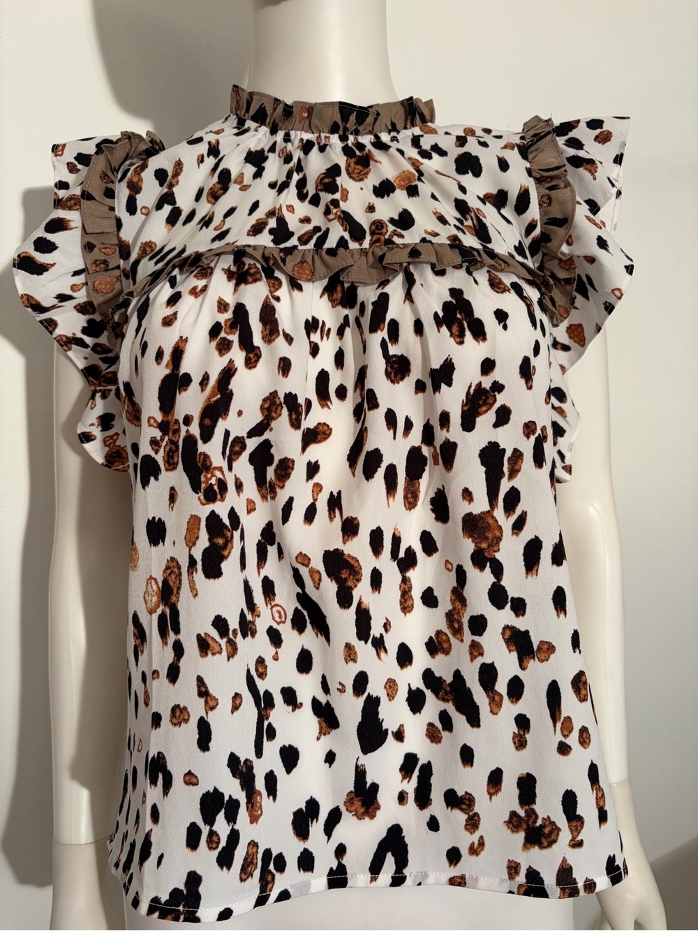 #965 THML New With Tags White Leopard Ruffle Cap-Sleeve Blouse. Size S.